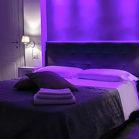 לינה וארוחת בוקר Aurora Luxury 4*