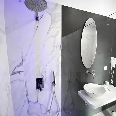 Aurora Luxury Bed and breakfast 4*