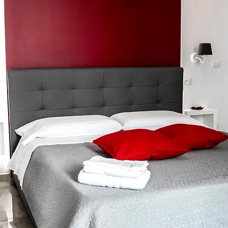 Aurora Luxury Bed and breakfast 4*